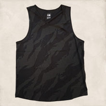 Cargar imagen en el visor de la galería, Playera Tank Top Camo Black New Era

