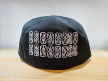 Cargar imagen en el visor de la galería, 59Fifty Supreme x New Era x Sharpie Black
