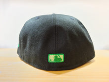 Cargar imagen en el visor de la galería, 59Fifty Chicago White Sox Metallic Green Pop
