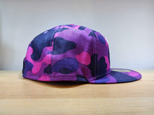 Cargar imagen en el visor de la galería, 59Fifty BAPE x MLB New Era White Sox Purple
