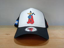 Cargar imagen en el visor de la galería, Pato Lucas X Superman WB 100th Year Looney Tunes X Superhero 9FORTY
