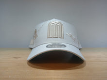 Cargar imagen en el visor de la galería, 9 Forty NEW ERA 10 AÑOS FRIENDS &amp; FAMILY
