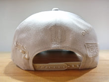 Cargar imagen en el visor de la galería, 9 Forty NEW ERA 10 AÑOS FRIENDS &amp; FAMILY
