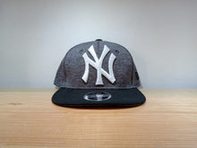 Cargar imagen en el visor de la galería, New York Yankees Gris Youth Ajustable
