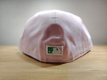Cargar imagen en el visor de la galería, Chicago White Sox Pink Green 59Fifty
