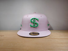 Cargar imagen en el visor de la galería, Chicago White Sox Pink Green 59Fifty
