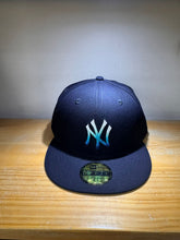 Cargar imagen en el visor de la galería, 59Fifty New York Yankees Gradient
