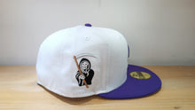 Cargar imagen en el visor de la galería, 59Fifty Supreme Reaper Blanca/Morado
