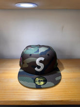 Cargar imagen en el visor de la galería, 59Fifty Supreme x Swarovski Camo
