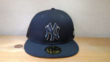 Cargar imagen en el visor de la galería, 59Fifty New York Yankees Trucker
