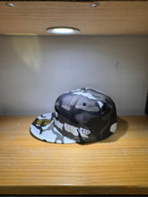 Cargar imagen en el visor de la galería, 59Fifty Supreme Box Logo Camo City Edition
