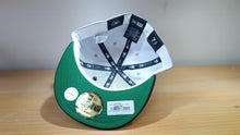 Cargar imagen en el visor de la galería, 59Fifty Chicago White Sox Satín Gris
