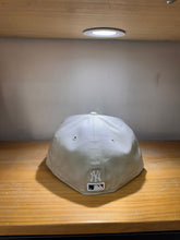 Cargar imagen en el visor de la galería, 59Fifty New York Yankees Floral
