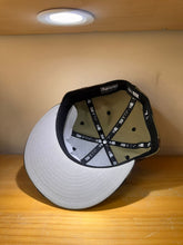 Cargar imagen en el visor de la galería, 59Fifty Supreme x Swarovski Camo
