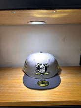 Cargar imagen en el visor de la galería, 59Fifty Anaheim Ducks Custom Air Max
