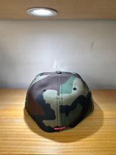 Cargar imagen en el visor de la galería, 59Fifty Supreme x Swarovski Camo
