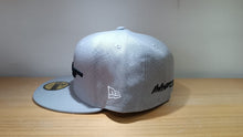 Cargar imagen en el visor de la galería, 59Fifty Supreme x Futura 2000 gris
