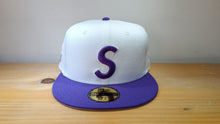 Cargar imagen en el visor de la galería, 59Fifty Supreme Reaper Blanca/Morado
