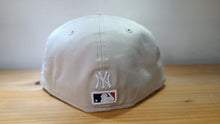 Cargar imagen en el visor de la galería, 59Fifty New York Yankees Floral
