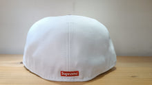 Cargar imagen en el visor de la galería, 59Fifty Supreme Reaper Blanca/Morado
