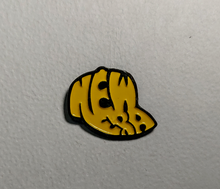 Cargar imagen en el visor de la galería, Pin New Era Logo Retro Cap Black/Yellow
