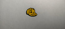 Cargar imagen en el visor de la galería, Pin New Era Logo Retro Cap Black/Yellow
